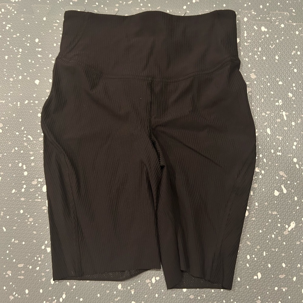 lululemon athletica Black Bike Shorts - Size 4